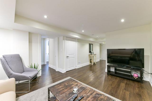 1193 Tisdale St, House detached with 4 bedrooms, 5 bathrooms and 6 parking in Oakville ON | Image 16