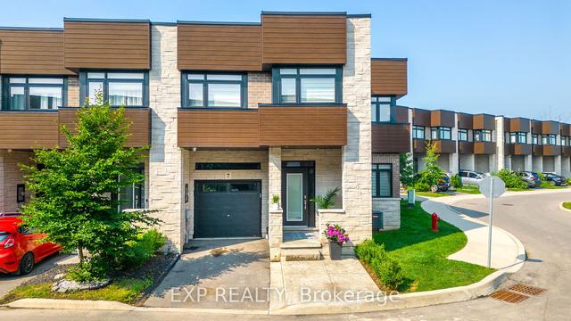 35 Midhurst Heights N, Townhouse with 4 bedrooms, 4 bathrooms and 1 parking in Hamilton ON | Image 1