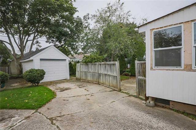 106 St Patrick St, House detached with 3 bedrooms, 2 bathrooms and 2 parking in St. Catharines ON | Image 29