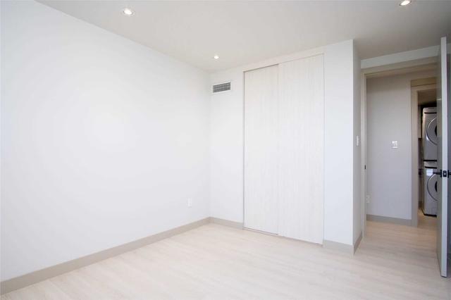 1803 - 270 Scarlett Rd, Condo with 3 bedrooms, 2 bathrooms and 1 parking in Toronto ON | Image 8