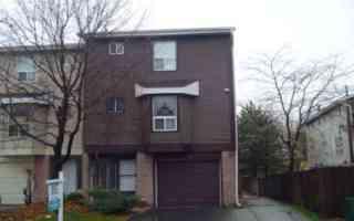 93 Enmount Dr, Townhouse with 3 bedrooms, 2 bathrooms and 1 parking in Brampton ON | Image 1