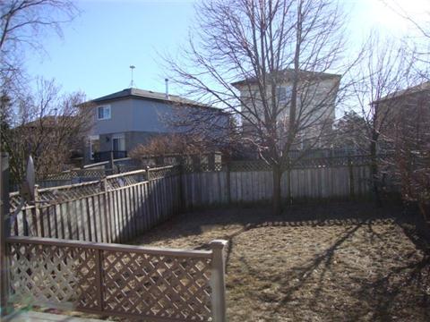 upper - 38 Goldring Dr, House detached with 3 bedrooms, 2 bathrooms and 2 parking in Whitby ON | Image 11