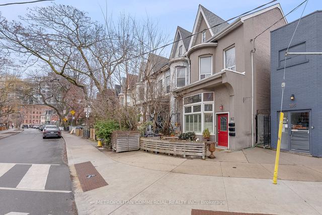 163 Niagara St, House semidetached with 4 bedrooms, 4 bathrooms and 1 parking in Toronto ON | Image 1
