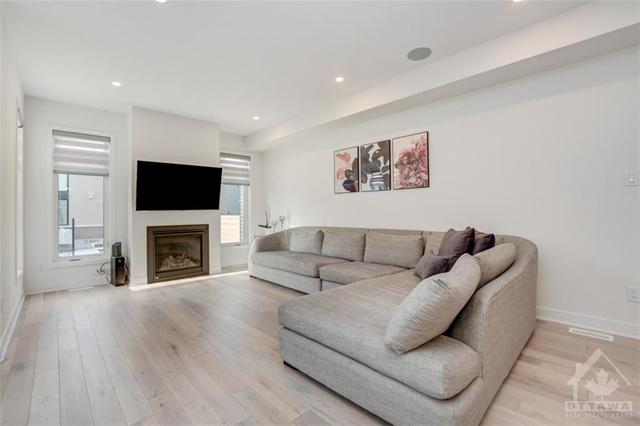 575 Rathburn Lane, Townhouse with 3 bedrooms, 4 bathrooms and 2 parking in Ottawa ON | Image 5