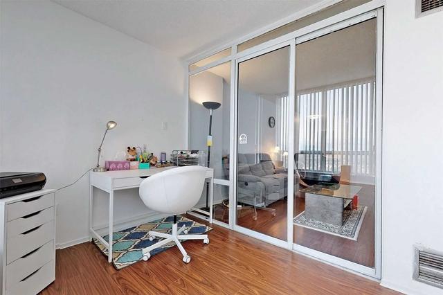 1512 - 330 Alton Towers Circ, Condo with 2 bedrooms, 2 bathrooms and 1 parking in Toronto ON | Image 4
