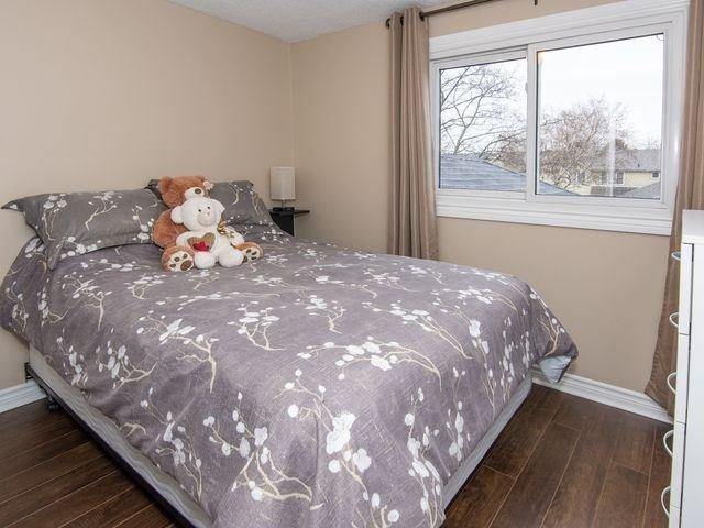 98 Rushmore Cres, House attached with 3 bedrooms, 2 bathrooms and 3 parking in Brampton ON | Image 8