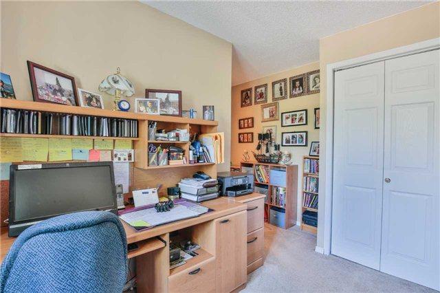 02 - 1008 Falgarwood Dr, Condo with 3 bedrooms, 1 bathrooms and 1 parking in Oakville ON | Image 11