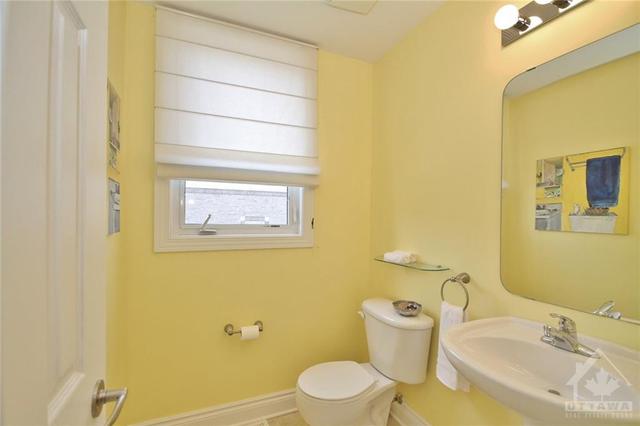 182 Lanark Avenue, Townhouse with 3 bedrooms, 3 bathrooms and 4 parking in Ottawa ON | Image 17