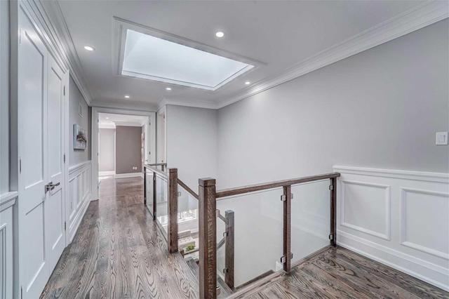 37 Gradwell Dr, House detached with 4 bedrooms, 6 bathrooms and 2 parking in Toronto ON | Image 9