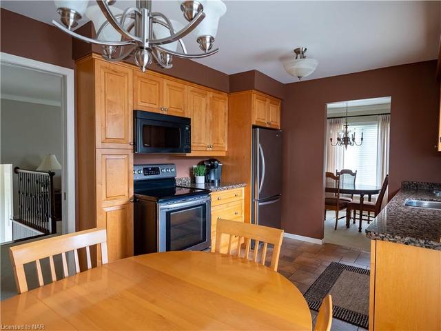 16 Village Green Drive, House detached with 5 bedrooms, 2 bathrooms and 8 parking in St. Catharines ON | Image 15