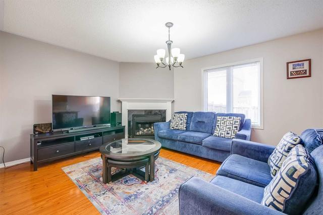 539 Nairn Circ, House semidetached with 4 bedrooms, 3 bathrooms and 2 parking in Milton ON | Image 2