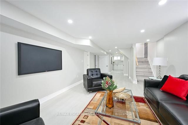 54 Lake Ave N, House detached with 3 bedrooms, 3 bathrooms and 7 parking in Hamilton ON | Image 24