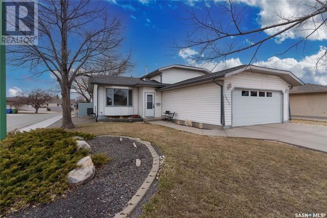 1515 Dove Road, House detached with 4 bedrooms, 2 bathrooms and null parking in Regina SK | Image 2
