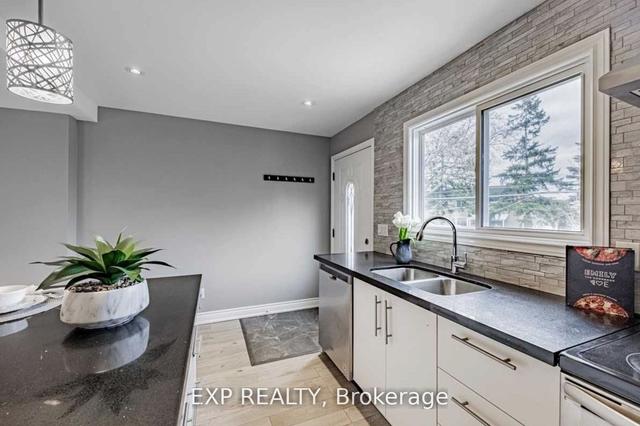 29 Bernice Cres, House detached with 4 bedrooms, 3 bathrooms and 3 parking in Toronto ON | Image 10