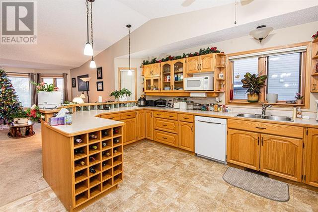 9434 114 Avenue, House detached with 3 bedrooms, 3 bathrooms and 4 parking in Grande Prairie AB | Image 5