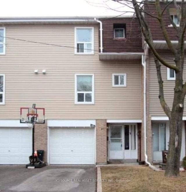 66 Enmount Dr, Townhouse with 3 bedrooms, 3 bathrooms and 2 parking in Brampton ON | Image 1