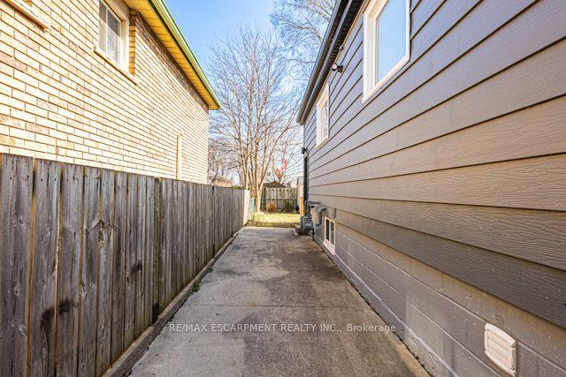 584 Corbett St, House detached with 4 bedrooms, 2 bathrooms and 1 parking in Hamilton ON | Image 25