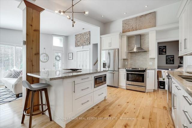 36 West 32nd St, House detached with 3 bedrooms, 3 bathrooms and 6 parking in Hamilton ON | Image 2