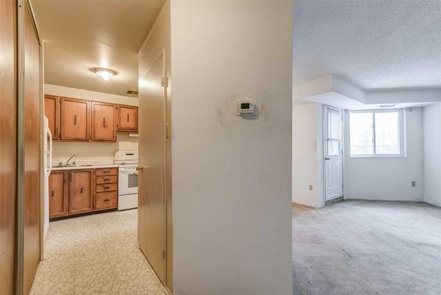 92 - 2001 Bonnymede Dr, Condo with 2 bedrooms, 1 bathrooms and 1 parking in Mississauga ON | Image 3