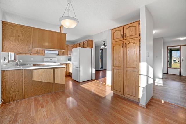 7013 43 Avenue, House detached with 5 bedrooms, 2 bathrooms and 2 parking in Camrose AB | Image 10