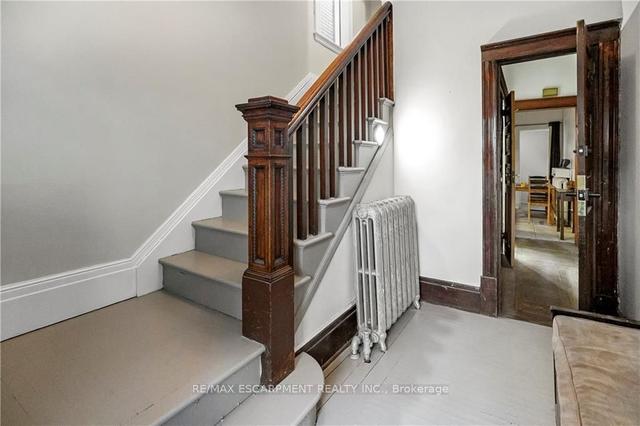 25 Strathcona Ave S, House detached with 5 bedrooms, 3 bathrooms and 3 parking in Hamilton ON | Image 20