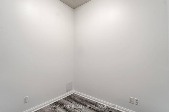 809 - 35 Hayden St, Condo with 1 bedrooms, 1 bathrooms and 1 parking in Toronto ON | Image 3