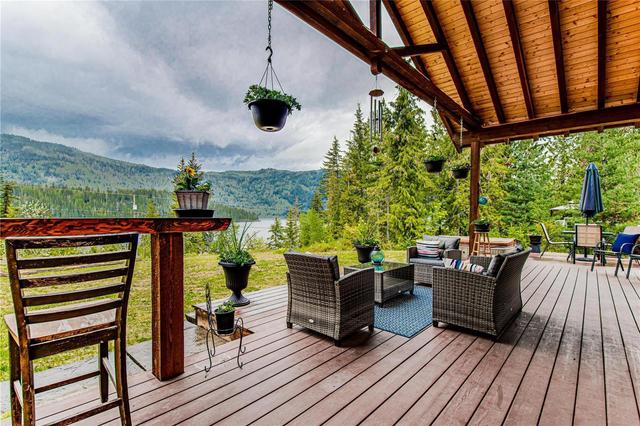 9045 Hummingbird Drive, House detached with 3 bedrooms, 2 bathrooms and 5 parking in Columbia Shuswap E BC | Image 13