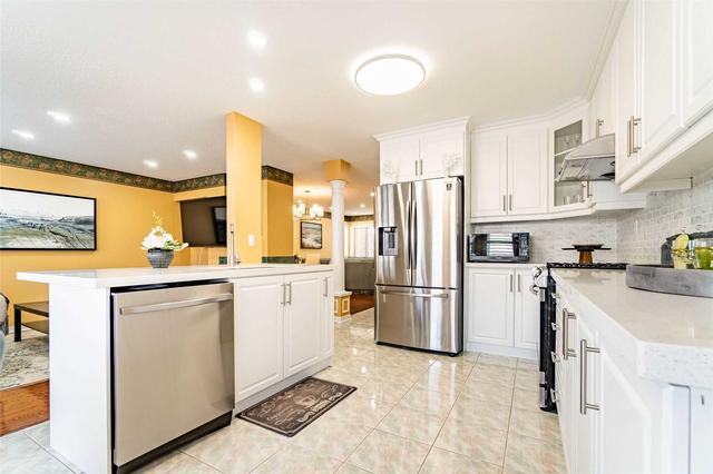 4 Oatfield Rd, House detached with 4 bedrooms, 4 bathrooms and 6 parking in Brampton ON | Image 5