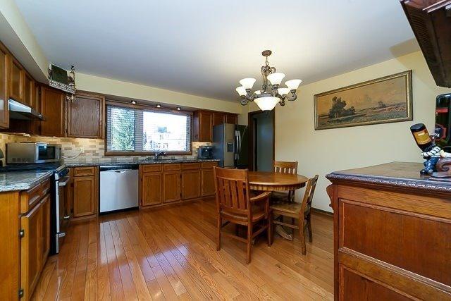196 Lake Promenade, House detached with 3 bedrooms, 3 bathrooms and 2 parking in Toronto ON | Image 2