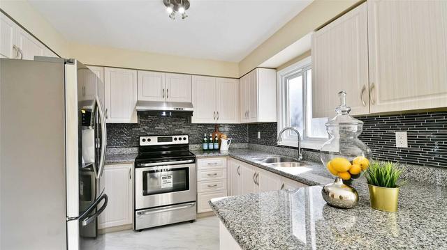 1005 Honeywood Cres, House detached with 4 bedrooms, 3 bathrooms and 6 parking in Pickering ON | Image 2