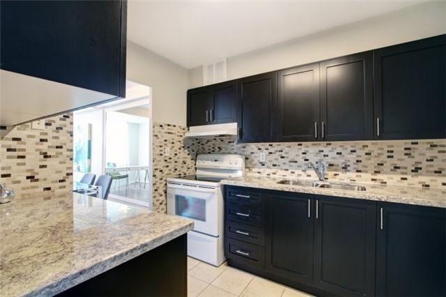 802 - 10 Edgecliff Gfwy, Condo with 2 bedrooms, 1 bathrooms and 1 parking in Toronto ON | Image 8