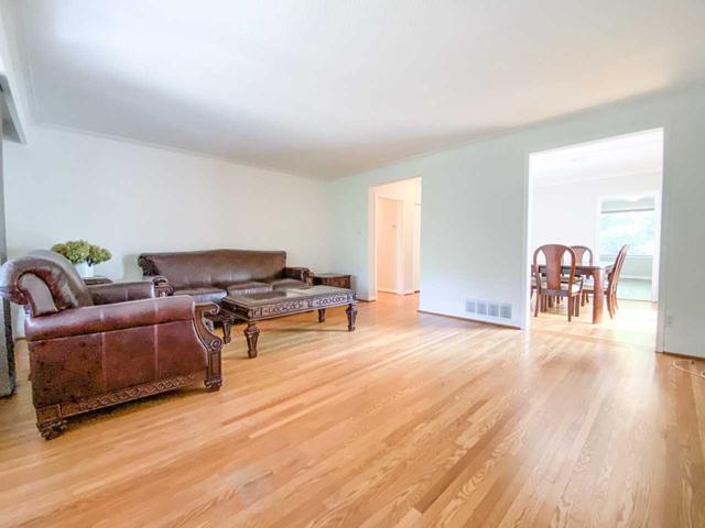 140 Munro Blvd, House detached with 3 bedrooms, 3 bathrooms and 4 parking in Toronto ON | Image 2