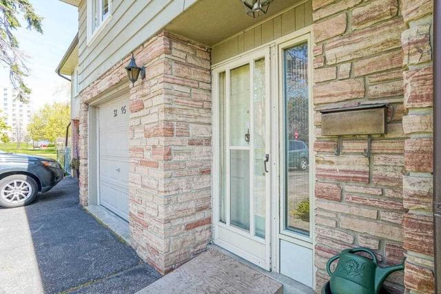 3295 Fieldgate Dr, Townhouse with 4 bedrooms, 2 bathrooms and 3 parking in Mississauga ON | Image 33