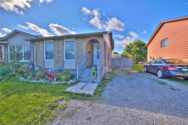 6 Dodds Court, House semidetached with 3 bedrooms, 2 bathrooms and 2 parking in Fort Erie ON | Image 2