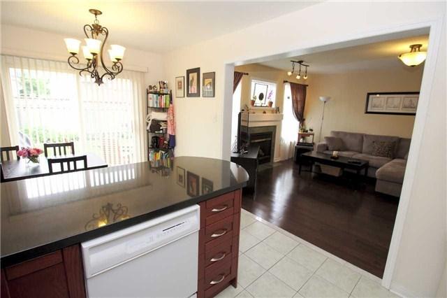 9 Bern St, House semidetached with 3 bedrooms, 3 bathrooms and 2 parking in Markham ON | Image 8