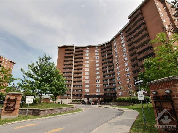 813 - 2000 Jasmine Crescent, Condo with 2 bedrooms, 1 bathrooms and 1 parking in Ottawa ON | Card Image