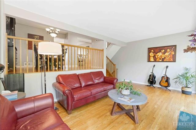 321 Knudson Drive, Townhouse with 3 bedrooms, 3 bathrooms and 3 parking in Ottawa ON | Image 7