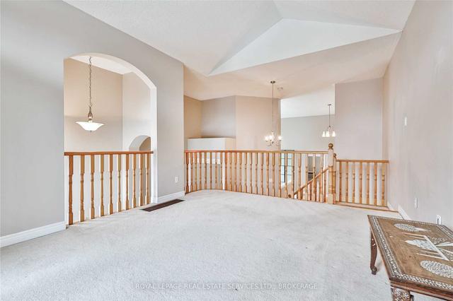 2307 Newcastle Cres, House semidetached with 1 bedrooms, 2 bathrooms and 4 parking in Oakville ON | Image 39