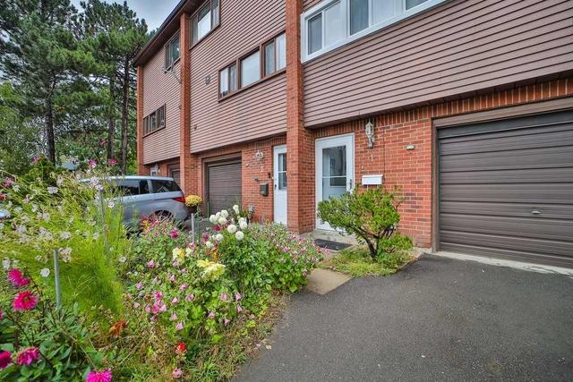 1 - 26 Wingarden Crt E, Townhouse with 3 bedrooms, 2 bathrooms and 2 parking in Toronto ON | Card Image