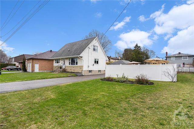 1384 Ridgedale Street, House detached with 4 bedrooms, 1 bathrooms and 6 parking in Ottawa ON | Image 2