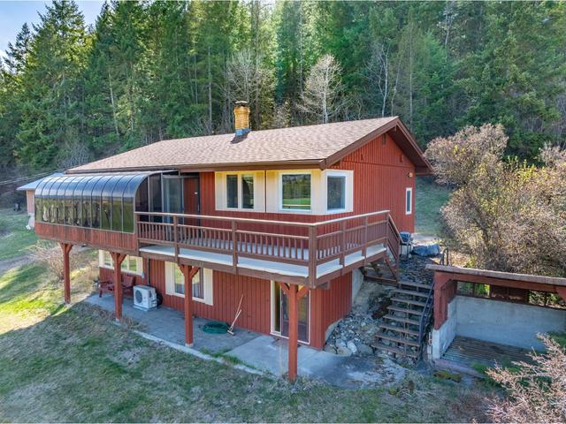 3481 Crestview Road, House detached with 2 bedrooms, 2 bathrooms and null parking in Central Kootenay B BC | Image 38