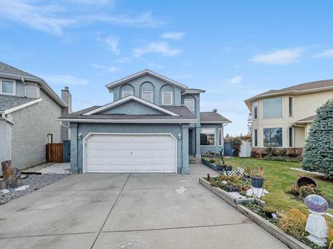 33 Coronado Place Ne, House detached with 3 bedrooms, 3 bathrooms and 4 parking in Calgary AB | Card Image