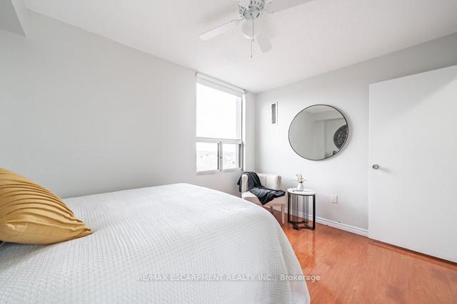 1602 - 2055 Upper Middle Rd, Condo with 3 bedrooms, 2 bathrooms and 1 parking in Burlington ON | Image 11