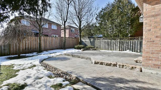 1005 Honeywood Cres, House detached with 4 bedrooms, 3 bathrooms and 6 parking in Pickering ON | Image 25