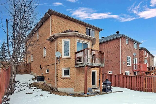 215 Surgeoner Cres, House detached with 3 bedrooms, 4 bathrooms and 5 parking in Newmarket ON | Image 15