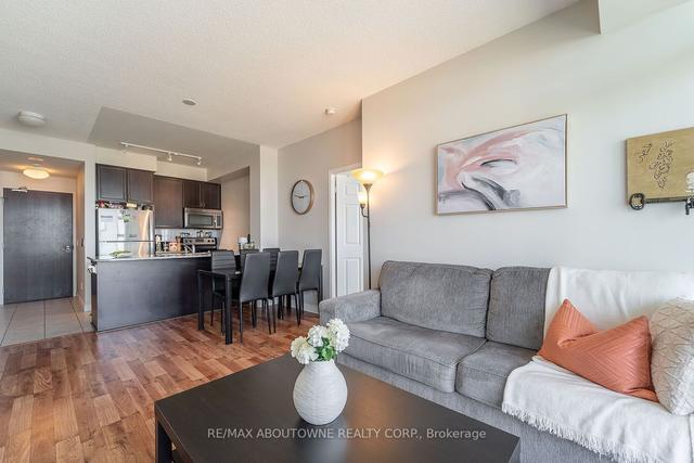 2317 - 339 Rathburn Rd W, Condo with 2 bedrooms, 2 bathrooms and 1 parking in Mississauga ON | Image 2