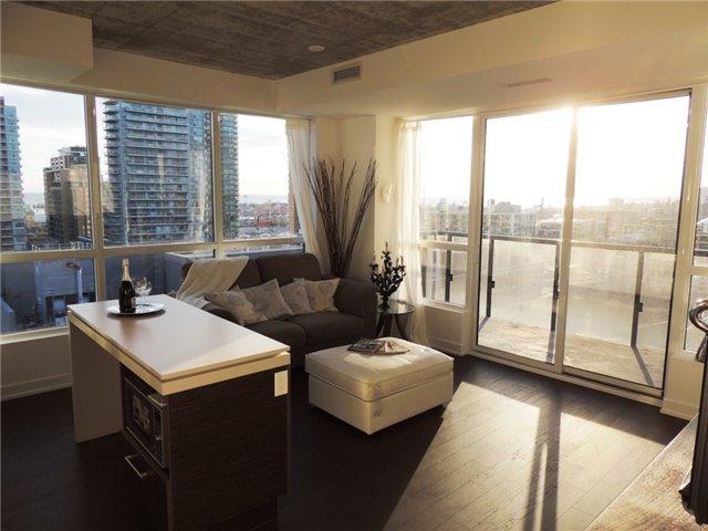 lph 13 - 1030 King St W, Condo with 1 bedrooms, 1 bathrooms and 1 parking in Toronto ON | Image 2