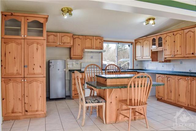 4980 County Rd 17 Road, House detached with 3 bedrooms, 3 bathrooms and 10 parking in Alfred and Plantagenet ON | Image 4