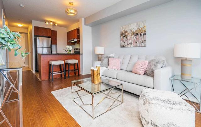 402 - 120 Dallimore Circ, Condo with 1 bedrooms, 2 bathrooms and 1 parking in Toronto ON | Image 3