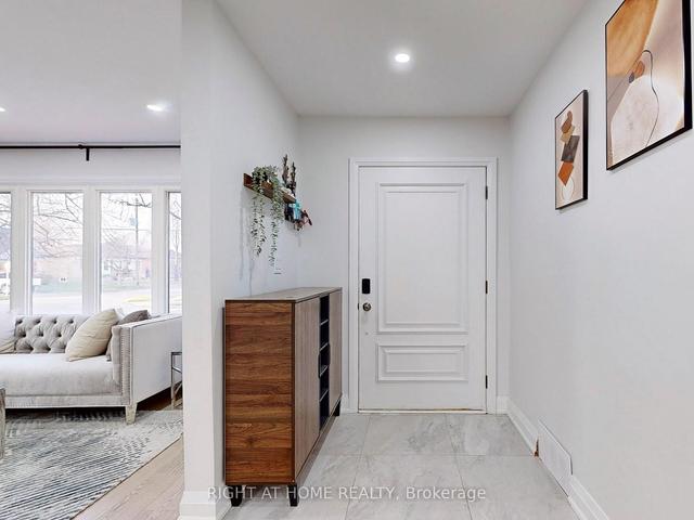 25 Deerhurst Ave, House detached with 3 bedrooms, 4 bathrooms and 4 parking in Toronto ON | Image 7